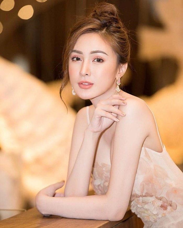 Dàn hot girl Việt đã xinh tự nhiên vẫn phẫu thuật thẩm mỹ ảnh 10 Dàn hot girl Việt đã xinh tự nhiên vẫn phẫu thuật thẩm mỹ ảnh 10