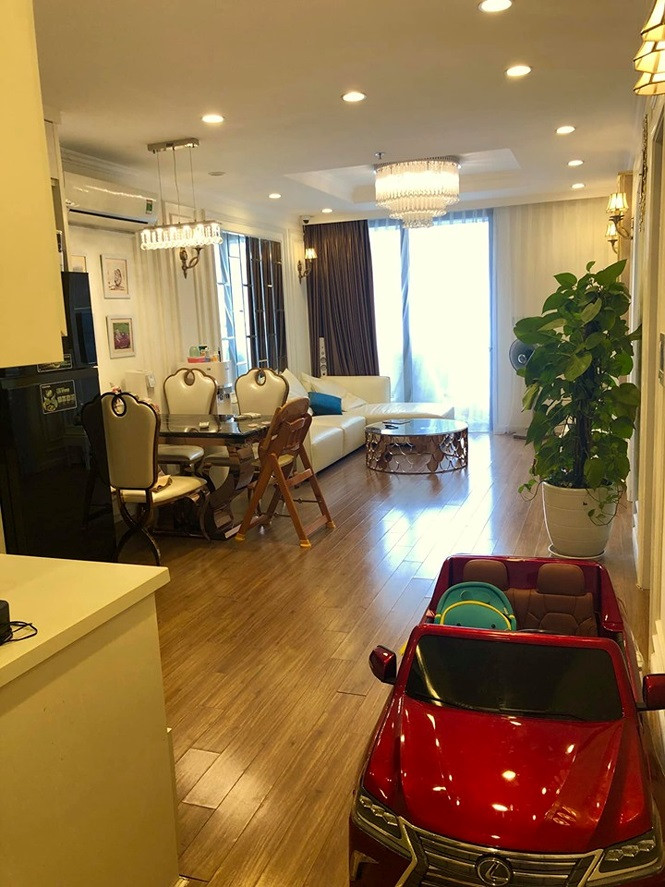 Việt Anh khoe bàn đầy tiền sau khi bị dân mạng chê bai nhan sắc thẩm mỹ - ảnh 4