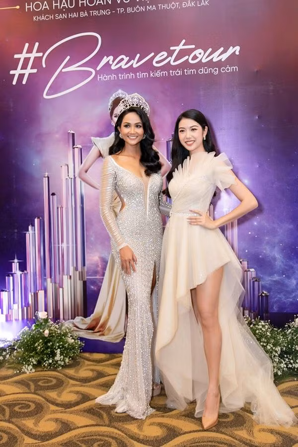 Trong chuyến hành trình về Đắk Lắk, H