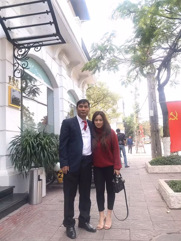 Bùi Mỹ Hạnh và bố.