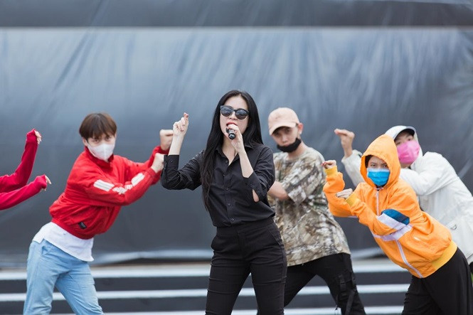 Ca sĩ Hoàng Thùy Linh. Ca sĩ Hoàng Thùy Linh.