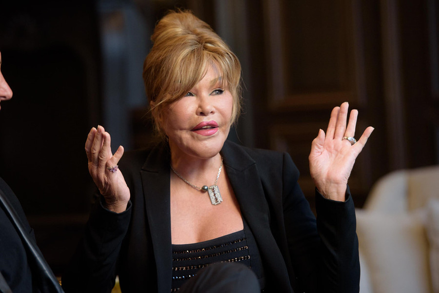 Nữ đại gia Jocelyn Wildenstein. Ảnh: Fortune. Tieu xai hoang phi,