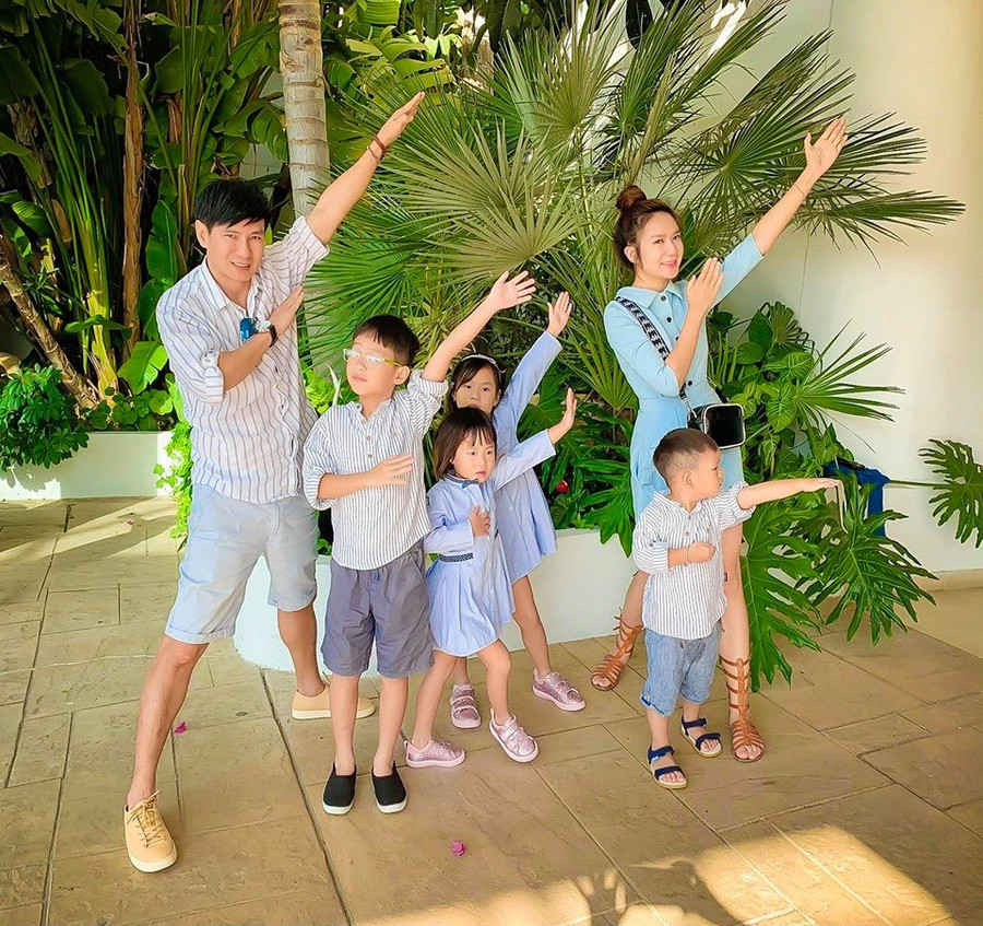 Tuấn Hưng làm lộ thông tin “vợ chồng Lý Hải vừa chào đón con thứ 5“? ảnh 5 Tuấn Hưng làm lộ thông tin “vợ chồng Lý Hải vừa chào đón con thứ 5“? ảnh 5