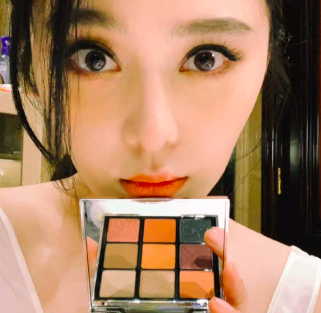 Ngỡ ngàng ngoại hình khác lạ của Phạm Băng Băng ảnh 4 Xuất hiện trong bức ảnh mới, Phạm Băng Băng làm fan bất ngờ vì ngoại hình khác lạ