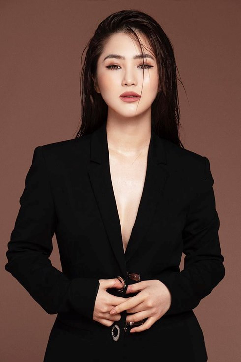 Hương Tràm bất ngờ kí hợp đồng 5 năm ca hát tại Mỹ ảnh 1 Hương Tràm bất ngờ kí hợp đồng 5 năm ca hát tại Mỹ ảnh 1