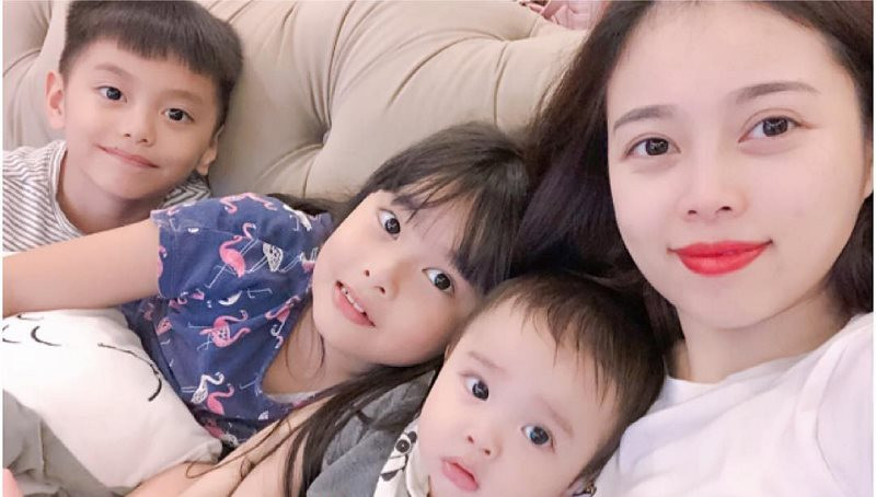 Hot mom Hằng Túi cùng các con.