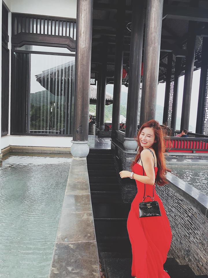 Cuộc sống sang chảnh, ngập trong đồ hiệu của vợ 2 đại gia Minh Nhựa ảnh 15 Cuộc sống sang chảnh, ngập trong đồ hiệu của vợ 2 đại gia Minh Nhựa ảnh 15