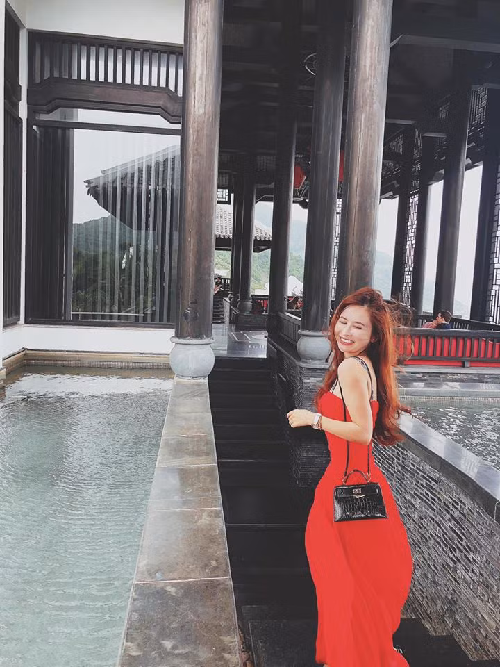 Cuộc sống sang chảnh, ngập trong đồ hiệu của vợ 2 đại gia Minh Nhựa ảnh 15