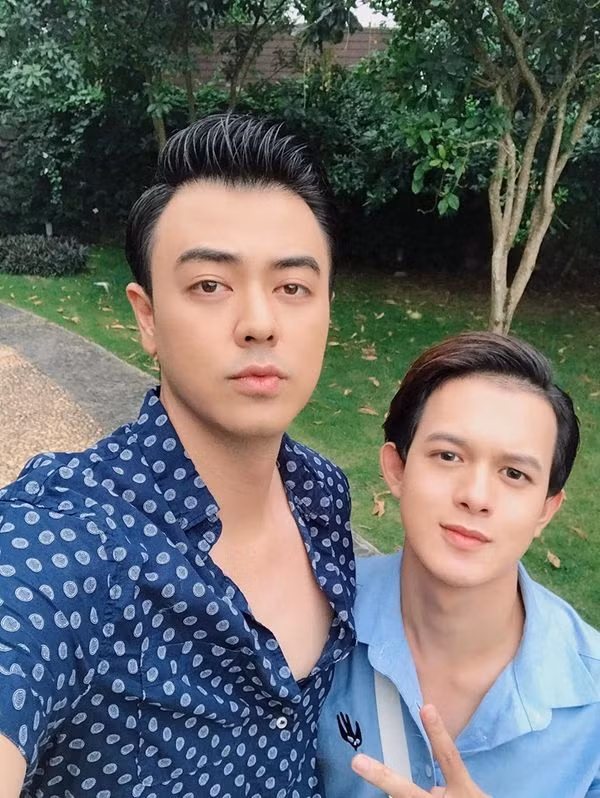 Xuất hiện gái xinh chen giữa cặp đôi chim ri Bảo Dương, lại còn chụp ảnh thân thiết với bố Quốc ảnh 1