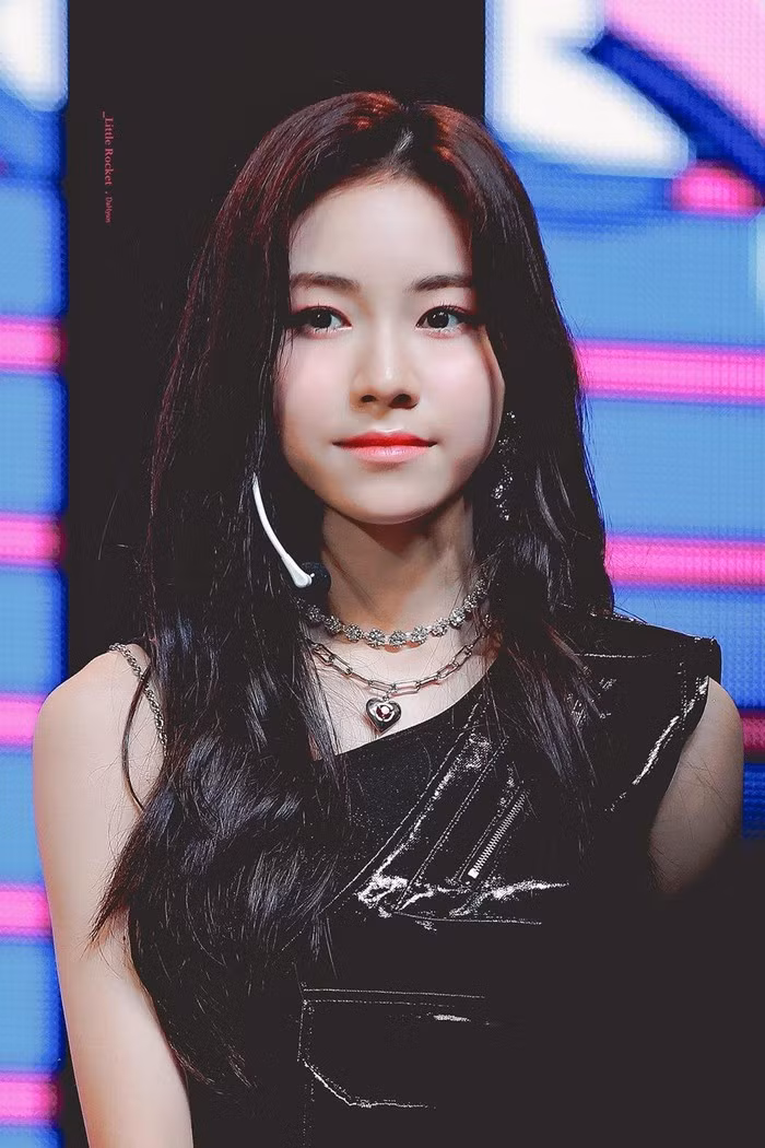 Nhan sắc trong veo của nữ thần tượng nhỏ tuổi nhất Kpop ảnh 5