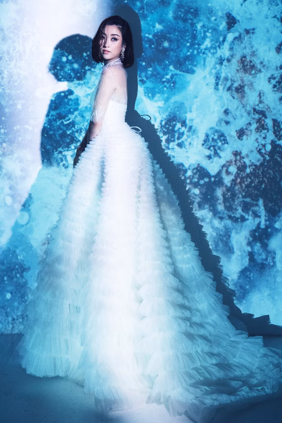 Đỗ Mỹ Linh với những mảng màu kì ảo mang hơi thở của đại dương huyền bí