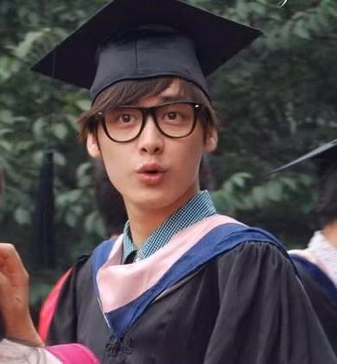 Bất ngờ với ảnh thời đi học của sao Hoa ngữ: Hồ Ca, Huỳnh Hiểu Minh khác hoàn toàn hiện tại, Chung Hán Lương, Phạm Băng Băng vẫn đẹp xuất sắc từ bé-25