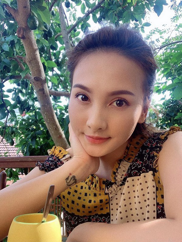 Cùng nhau selfie, Thư và Nhã “tiểu tam” đọ nhan sắc một chín một mười ảnh 1 cung nhau selfie, thu va nha “tieu tam” khang dinh nhan sac mot chin mot muoi - 4