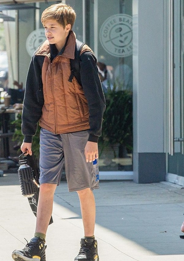 Ngỡ ngàng ngoại hình ngày càng nam tính của Shiloh, con gái Angelina Jolie ảnh 1 moi 13 tuoi, con gai ca shiloh cua angelina jolie da cao gan bang me, ngay cang nam tinh - 3