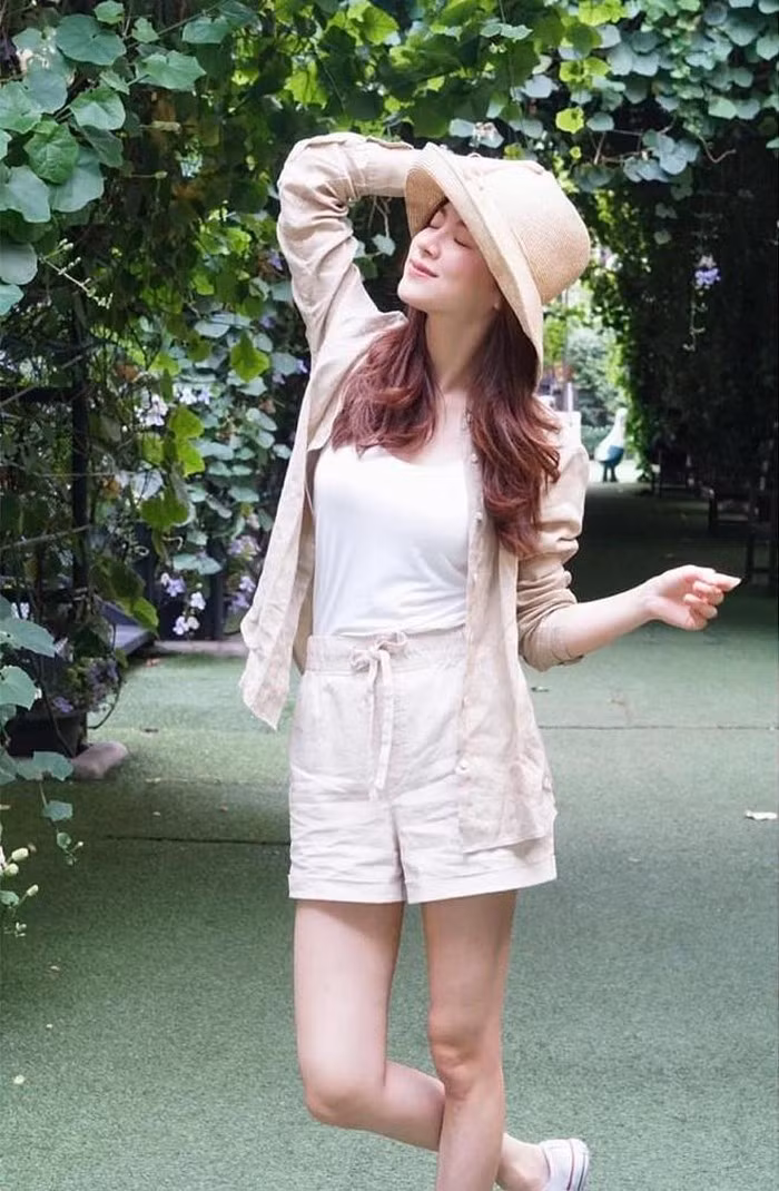Phong cách thời trang cực kỳ năng động, trẻ trung của dàn mỹ nhân "Chiếc lá cuốn bay" ảnh 4
