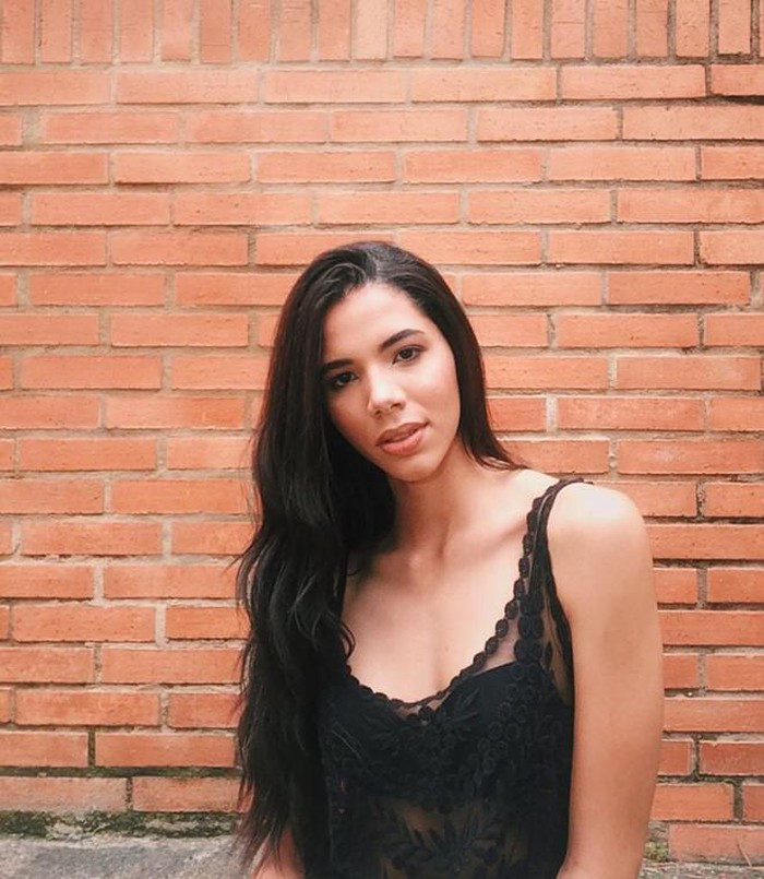 Nhan sắc gây tranh cãi của người đẹp vừa đăng quang Hoa hậu Venezuela ảnh 9 Nhan sắc gây tranh cãi của người đẹp vừa đăng quang Hoa hậu Venezuela ảnh 9