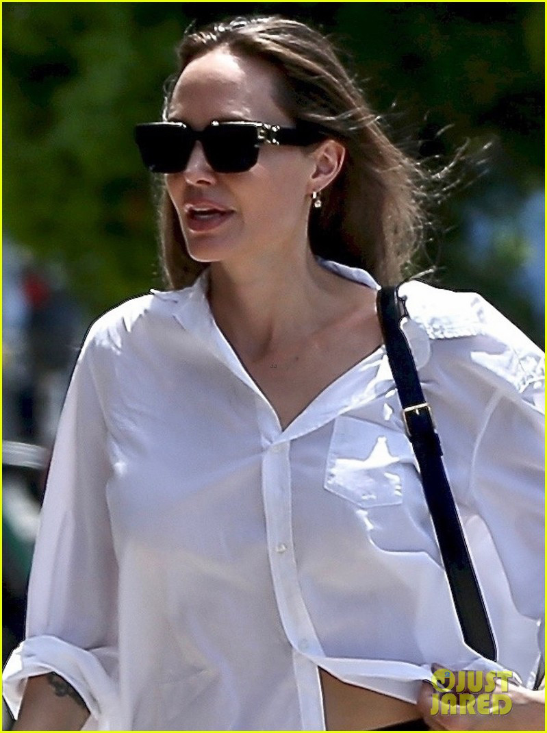 angelina jolie ăn vận giản dị, xinh đẹp dạo phố cùng con trai cưng hình 6 angelina jolie an van gian di, xinh dep dao pho cung con trai cung hinh 6