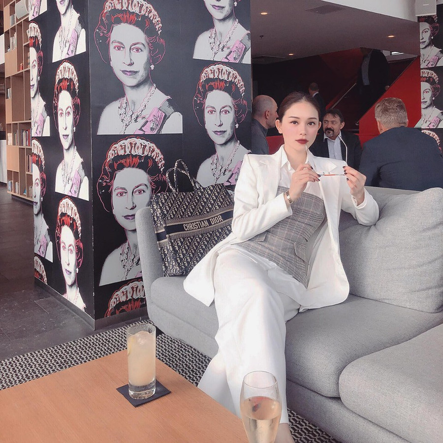 Cuộc sống sang chảnh của “ngọc nữ” 9X bị đồn là bạn gái mới của em chồng Hà Tăng ảnh 13