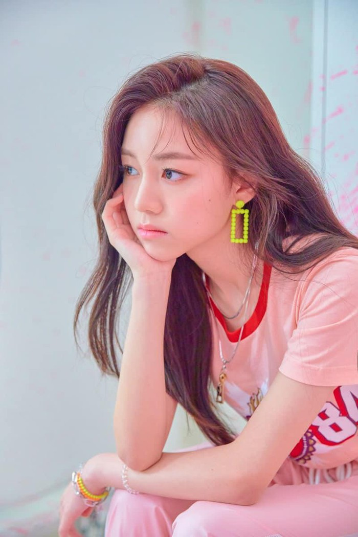 Nhan sắc trong veo của nữ thần tượng nhỏ tuổi nhất Kpop ảnh 4