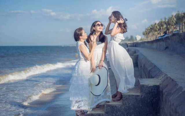 Hai cô con gái bé nhỏ của Mỹ Lệ ngày nào giờ đã trở thành hai thiếu nữ lớn phổng phao.