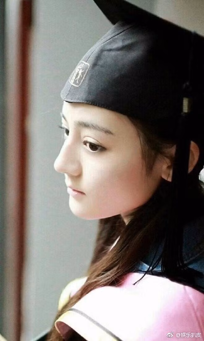 Bất ngờ với ảnh thời đi học của sao Hoa ngữ: Hồ Ca, Huỳnh Hiểu Minh khác hoàn toàn hiện tại, Chung Hán Lương, Phạm Băng Băng vẫn đẹp xuất sắc từ bé-17