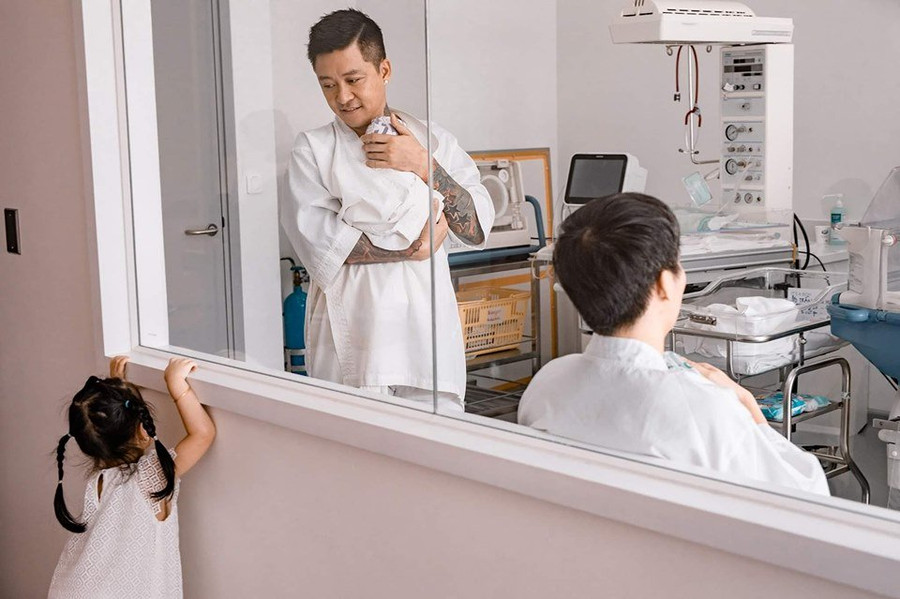 Tuấn Hưng làm lộ thông tin “vợ chồng Lý Hải vừa chào đón con thứ 5“? ảnh 2 Tuấn Hưng làm lộ thông tin “vợ chồng Lý Hải vừa chào đón con thứ 5“? ảnh 2