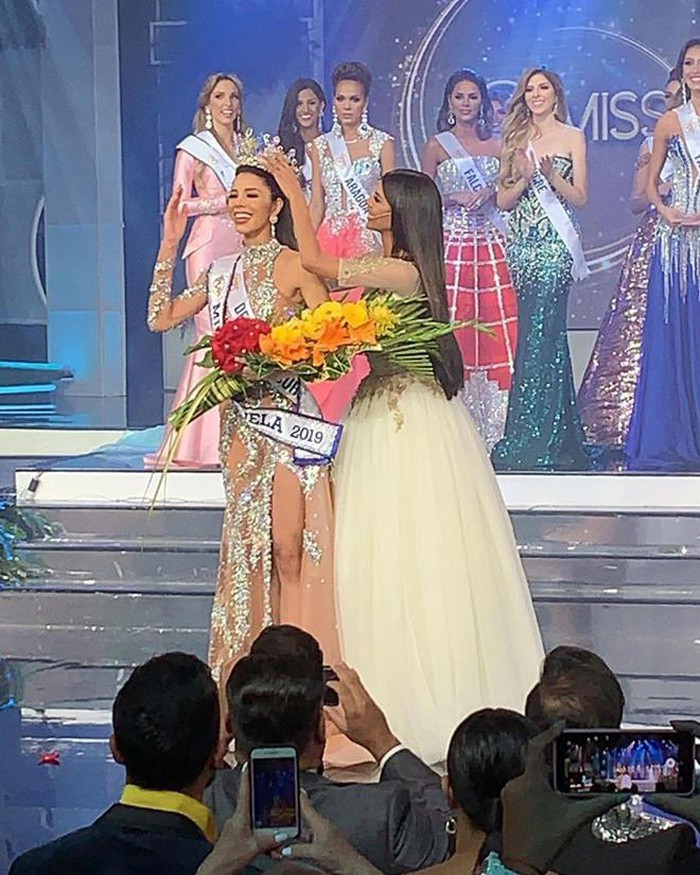 Nhan sắc gây tranh cãi của người đẹp vừa đăng quang Hoa hậu Venezuela ảnh 1 Nhan sắc gây tranh cãi của người đẹp vừa đăng quang Hoa hậu Venezuela ảnh 1