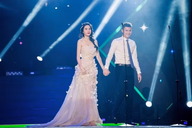 Công Vinh khẳng định "luôn ngoan, không ăn phở" vì Thủy Tiên làm điều này