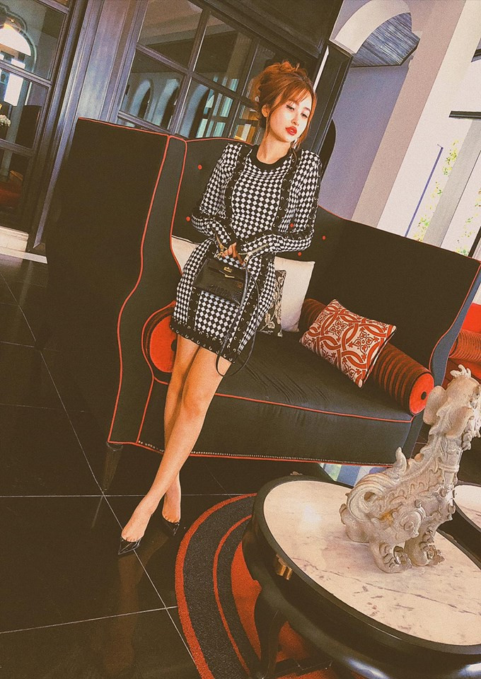 Cuộc sống sang chảnh, ngập trong đồ hiệu của vợ 2 đại gia Minh Nhựa ảnh 16 Cuộc sống sang chảnh, ngập trong đồ hiệu của vợ 2 đại gia Minh Nhựa ảnh 16