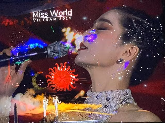 Bị chỉ trích chiếm sóng vô duyên tại chung kết Miss World Việt Nam, Lệ Quyên nói gì?