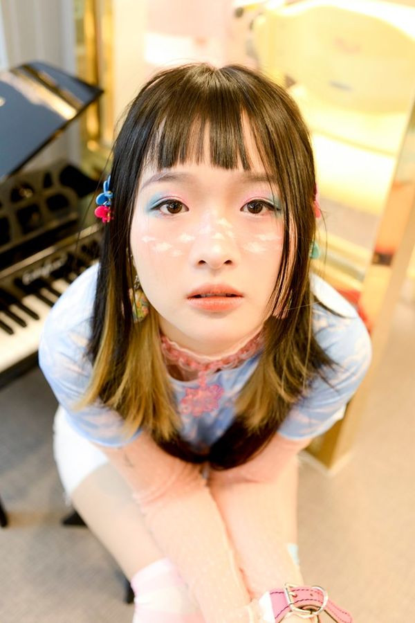 Chân dung gái xinh chen giữa "cặp đôi chim ri" Bảo - Dương trong Về nhà đi con ảnh 4 Xuất hiện gái xinh chen giữa cặp đôi chim ri Bảo Dương, lại còn chụp ảnh thân thiết với bố Quốc ảnh 4