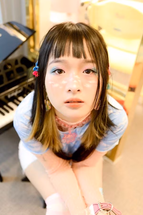 Xuất hiện gái xinh chen giữa cặp đôi chim ri Bảo Dương, lại còn chụp ảnh thân thiết với bố Quốc ảnh 4