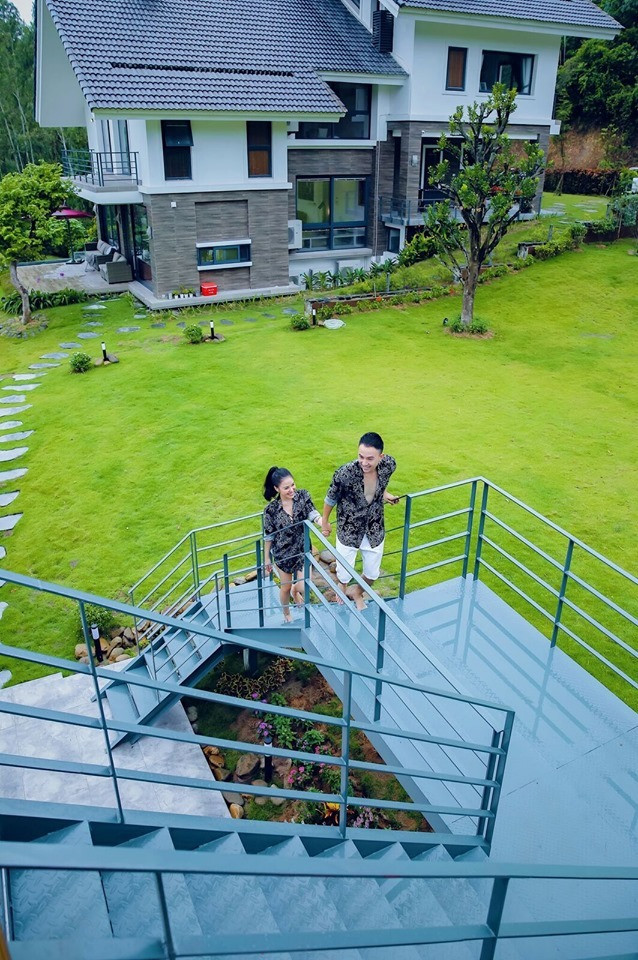 Sau ba năm ly hôn, Dũng "Về nhà đi con" lần đầu công khai tình tứ bạn gái nóng bỏng ảnh 8 Dũng