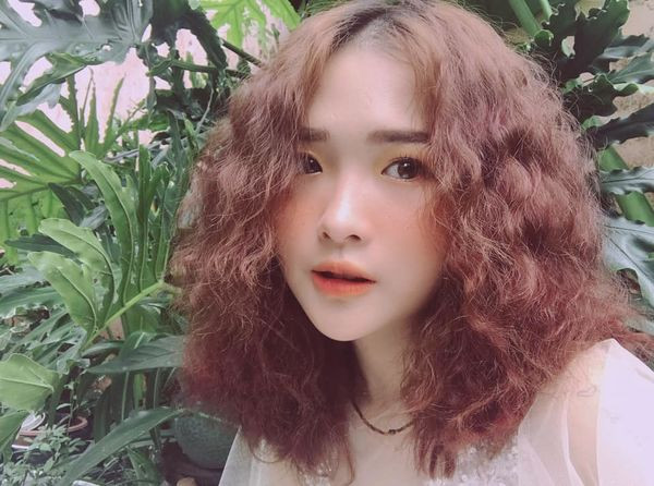 Chân dung gái xinh chen giữa "cặp đôi chim ri" Bảo - Dương trong Về nhà đi con ảnh 12 Xuất hiện gái xinh chen giữa cặp đôi chim ri Bảo Dương, lại còn chụp ảnh thân thiết với bố Quốc ảnh 12