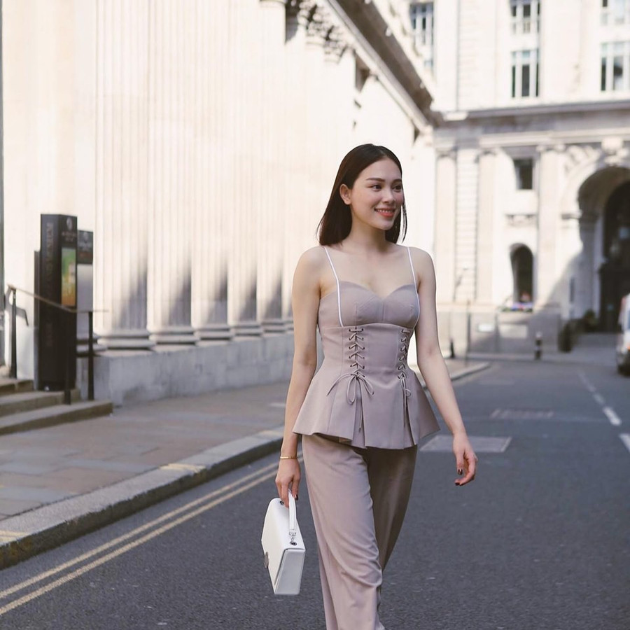 Cuộc sống sang chảnh của “ngọc nữ” 9X bị đồn là bạn gái mới của em chồng Hà Tăng ảnh 16