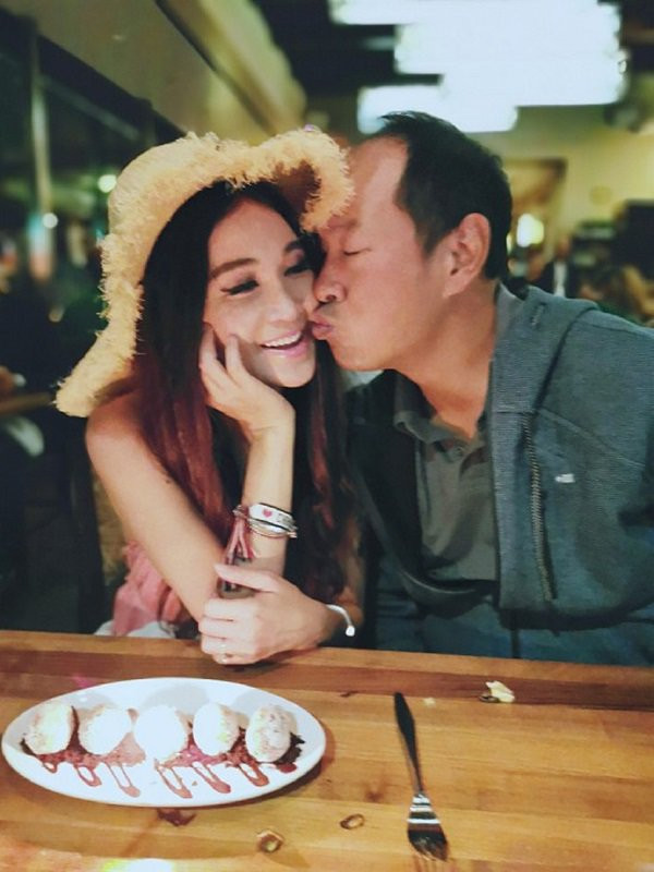 Chồng soái ca ít ai biết của nàng Phan Kim Liên lẳng lơ nhất màn ảnh ảnh 3 dau ngo phan kim lien lang lo nhat man anh da u60, co ong chong soai ca nhu the nay - 5