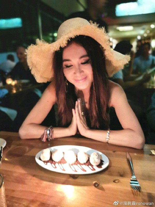 Chồng soái ca ít ai biết của nàng Phan Kim Liên lẳng lơ nhất màn ảnh ảnh 1 dau ngo phan kim lien lang lo nhat man anh da u60, co ong chong soai ca nhu the nay - 3