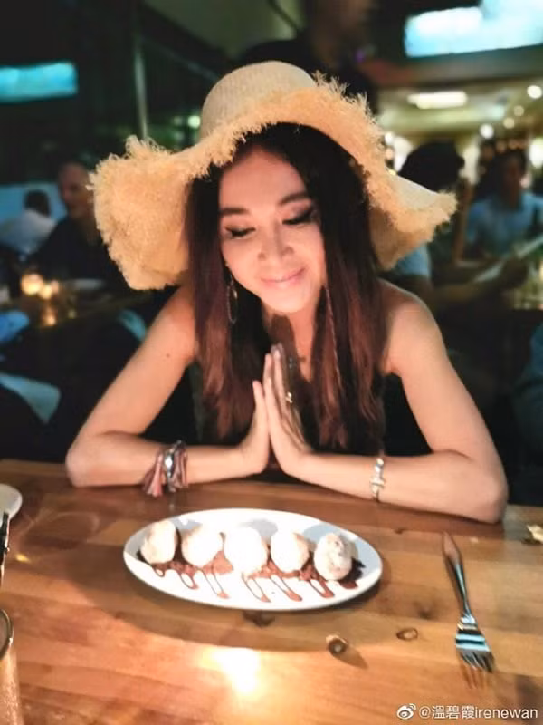 dau ngo phan kim lien lang lo nhat man anh da u60, co ong chong soai ca nhu the nay - 3