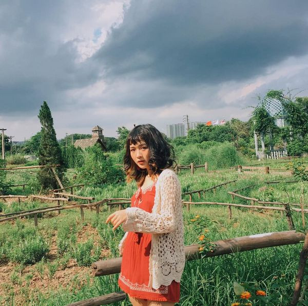 Chân dung gái xinh chen giữa "cặp đôi chim ri" Bảo - Dương trong Về nhà đi con ảnh 5 Xuất hiện gái xinh chen giữa cặp đôi chim ri Bảo Dương, lại còn chụp ảnh thân thiết với bố Quốc ảnh 5