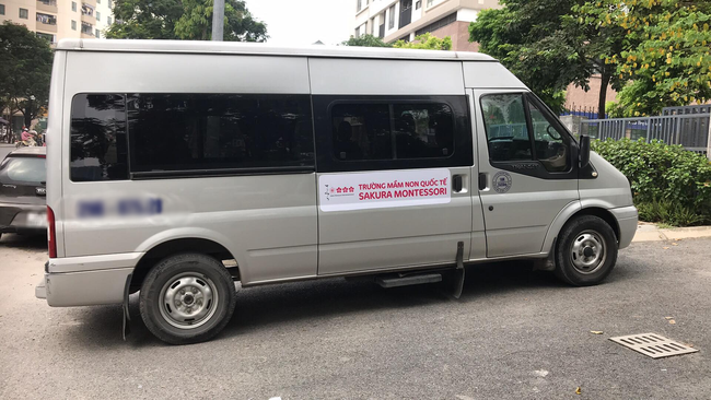 Cận cảnh chiếc xe trường Gateway bé trai 6 tuổi tử vong ảnh 1 Cận cảnh chiếc xe trường Gateway bỏ quên bé trai 6 tuổi đến chết: Cửa kính dán đen ngòm, ở ngoài không thể nghe thấy tiếng kêu cứu-2