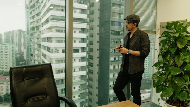 vẻ điển trai của chú quốc "đa tình" trong "về nhà đi con" hình 1 ve dien trai cua chu quoc "da tinh" trong "ve nha di con" hinh 1