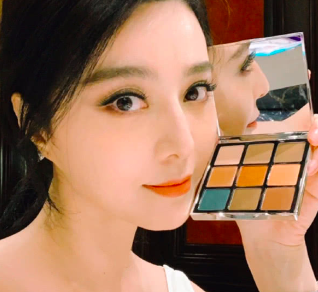 Ngỡ ngàng ngoại hình khác lạ của Phạm Băng Băng ảnh 3 Xuất hiện trong bức ảnh mới, Phạm Băng Băng làm fan bất ngờ vì ngoại hình khác lạ