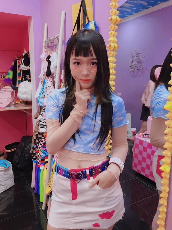 Chân dung gái xinh chen giữa "cặp đôi chim ri" Bảo - Dương trong Về nhà đi con ảnh 6 Xuất hiện gái xinh chen giữa cặp đôi chim ri Bảo Dương, lại còn chụp ảnh thân thiết với bố Quốc ảnh 6