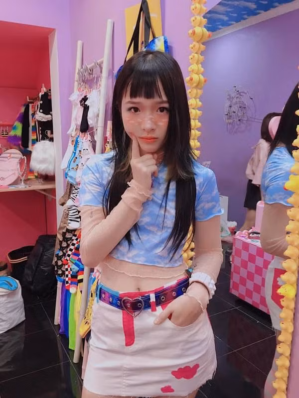 Xuất hiện gái xinh chen giữa cặp đôi chim ri Bảo Dương, lại còn chụp ảnh thân thiết với bố Quốc ảnh 6