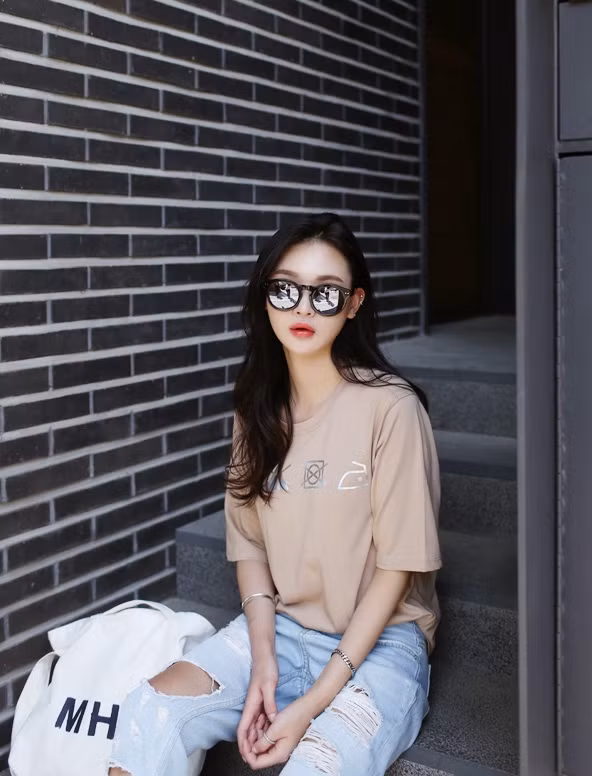 Cách mix áo thun cộc tay phong cách, cá tính đón hè