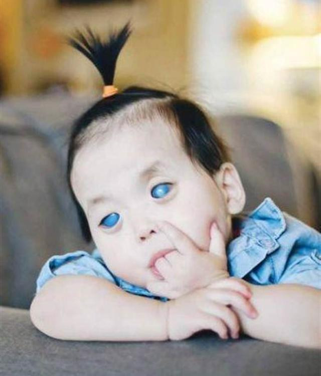 be gai co doi mat xanh tham tham nhu dai duong nhung phia sau la mot su that dau long - 1