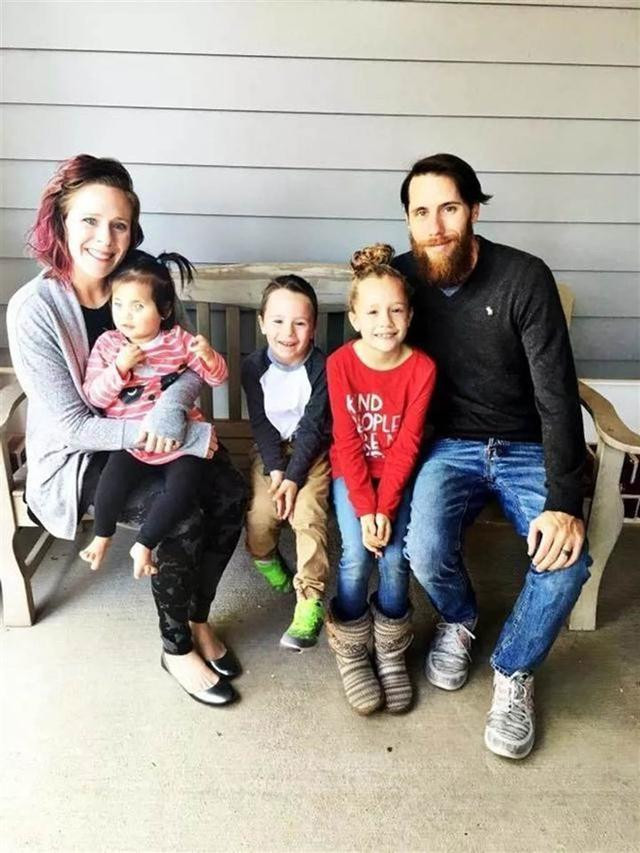 be gai co doi mat xanh tham tham nhu dai duong nhung phia sau la mot su that dau long - 3