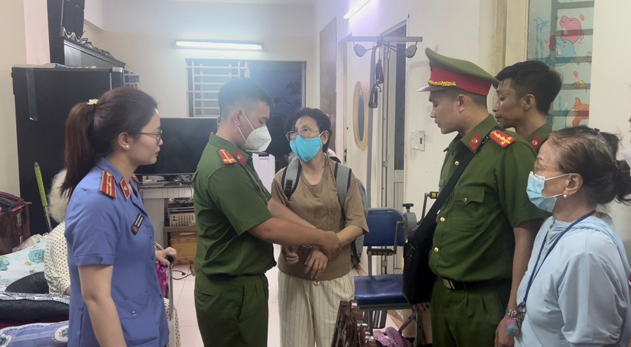 1 trong 9 người bị khởi tố.