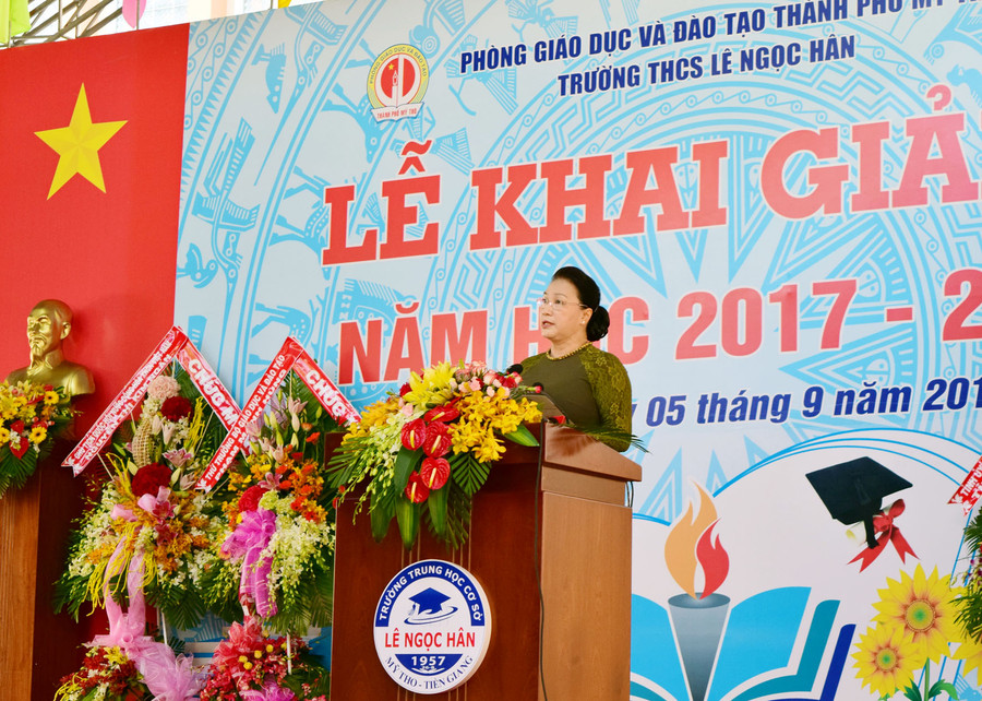 Chủ tịch quốc hội Nguyễn Thị Kim Ngân phát biểu tại lễ khai giảng Chủ tịch quốc hội Nguyễn Thị Kim Ngân phát biểu tại lễ khai giảng