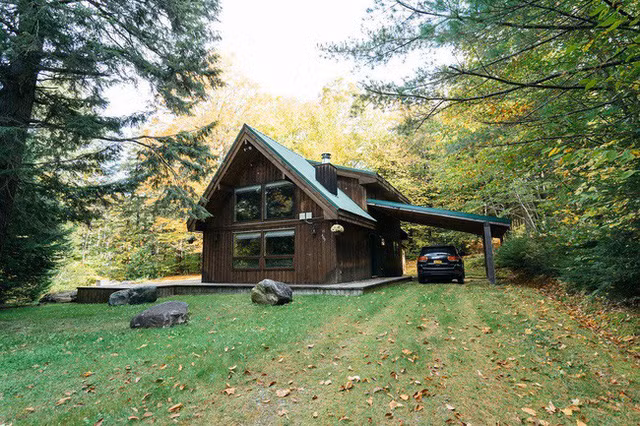  Ngôi nhà rộng 1.089m² nằm trên 1,5 ha đất. 